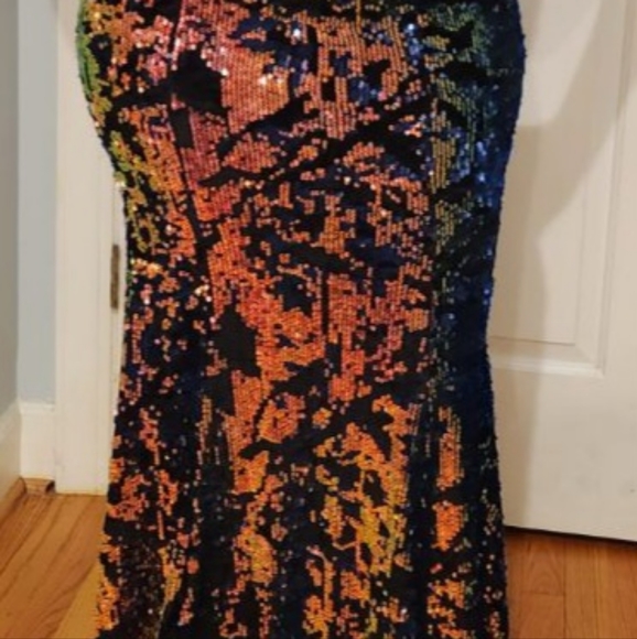 FORMAL/PROM DRESS - Picture 3 of 6